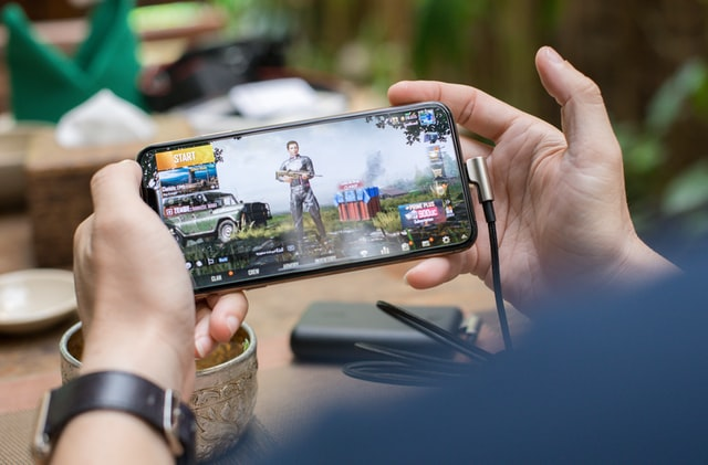  A gamer playing the PUBG game on the smartphone
